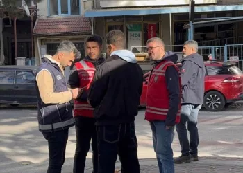 1 yabancı ülkesine gönderildi