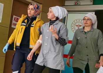 Bursa’da elini dokuma makinesine kaptırdı