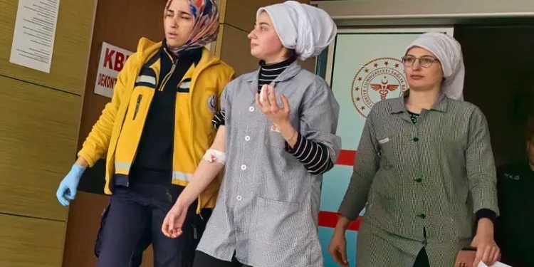 Bursa’da elini dokuma makinesine kaptırdı