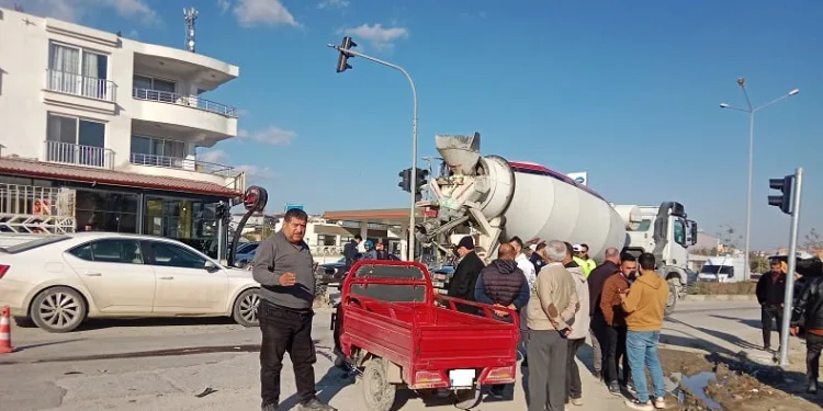 Beton mikseri ile çarpışan motosikletin sürücü öldü