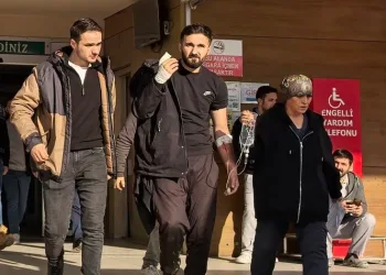 Bursa’da elini forklifte sıkıştırdı