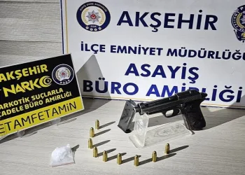 Polisi görünce kaçan araçta uyuşturucu madde yakalandı