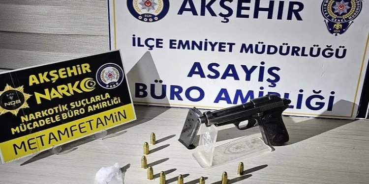 Polisi görünce kaçan araçta uyuşturucu madde yakalandı