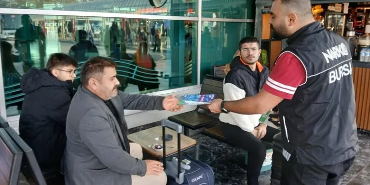 Bursa Narkotik vatandaşları bilgilendirmeye devam ediyor