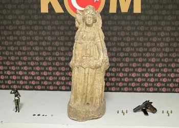 Polis tarafından ele geçirilen 4 başlı Hekate heykeli koruma altına alındı