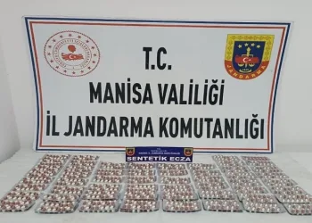 Aracında yüzlerce sentetik ecza hapıyla yakalandı