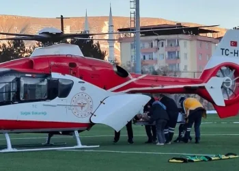 Ambulans helikopter silahla yaralanan genç için havalandı