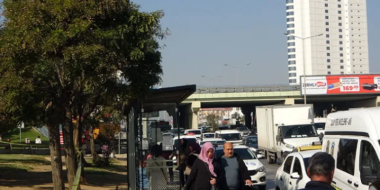 Yol kenarında başından vurulmuş erkek cesedi bulundu
