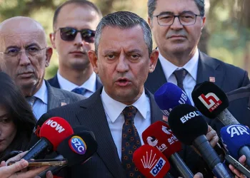 Özgür Özel hem Tuncer Bakırhan’a karşı çıktı
