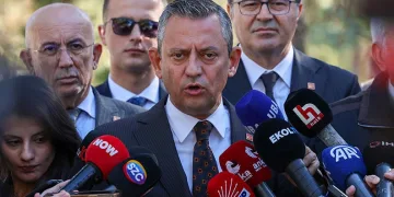 Özgür Özel hem Tuncer Bakırhan’a karşı çıktı