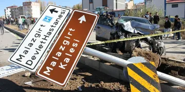 Malazgirt’te otomobiller çarpıştı: 1 ölü, 1 yaralı