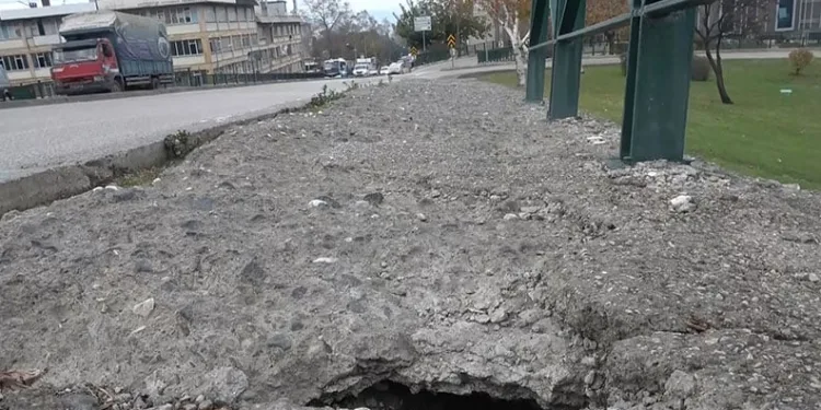Bursa’da kaldırım sorunu vatandaşı mağdur ediyor