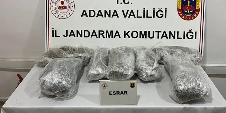 Otomobilde 6 kilogram uyuşturucu ele geçirildi