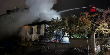 Kastamonu’da çıkan yangında ahşap ev kullanılamaz hale geldi