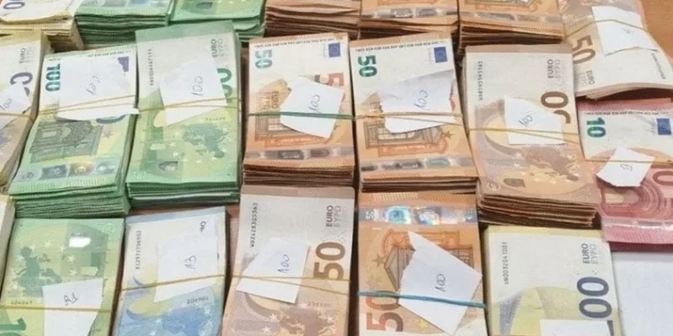 TIR’da gizlenen 59 bin 810 euro komşuya kaldı