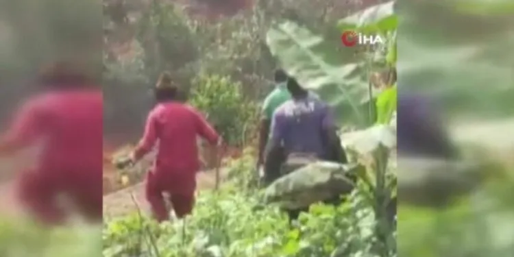 Kamerun’da yolcu otobüsü toprak altında kaldı: 4 ölü