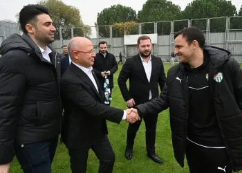 Ak Parti Bursaspor’u ziyaret etti