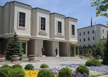 Mardin, Batman ve Halfeti belediyelerine kayyum atandı