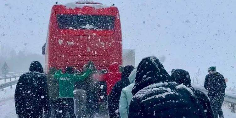 Yolda kalan Bursaspor taraftarından yardım çağrısı
