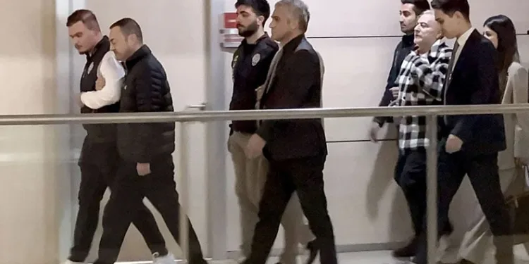 Serdar Ortaç ve Mehmet Ali Erbil hakim karşısına çıkacak