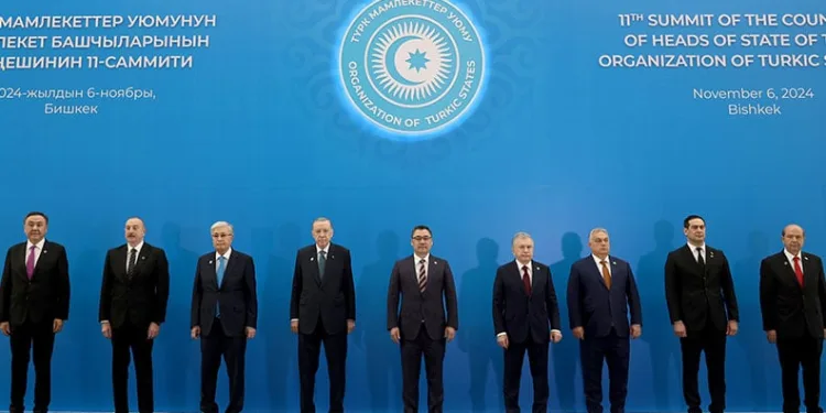 Cumhurbaşkanı Erdoğan, TDT Zirvesi aile fotoğrafı çekimine katıldı