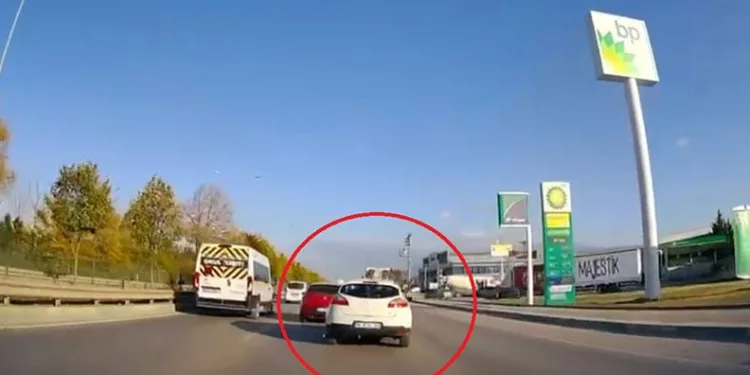 Bursa’da makas atan sürücü kazayı kıl payı atlattı