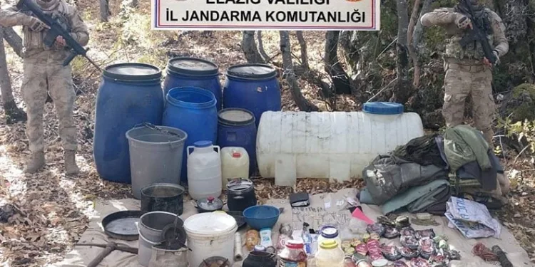 Elazığ’da teröristlere ait 2 sığınak imha edildi
