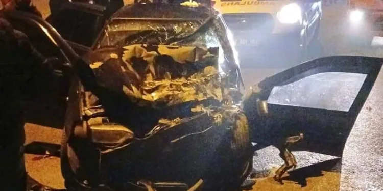 Kamyon ile çarpışan otomobilin sürücüsü hayatını kaybetti
