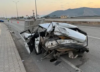 Hurdaya dönen otomobil 16 yaşındaki çocuğa mezar oldu