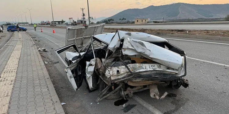 Hurdaya dönen otomobil 16 yaşındaki çocuğa mezar oldu