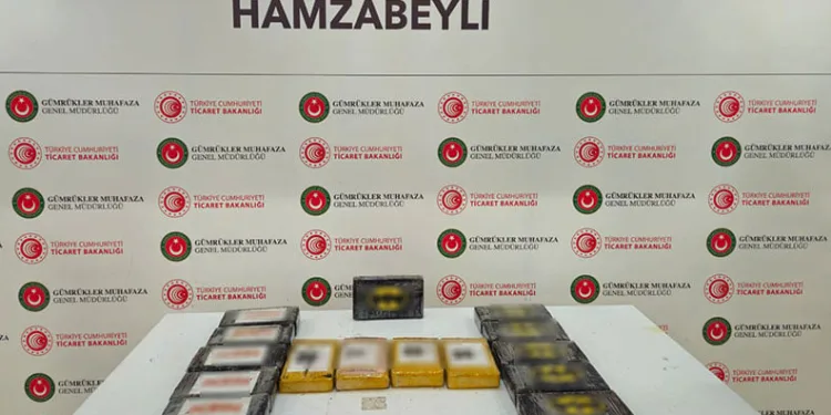 Ticaret Bakanlığı Gümrük muhafaza ekipleri zehir tacirlerine nefes aldırmıyor