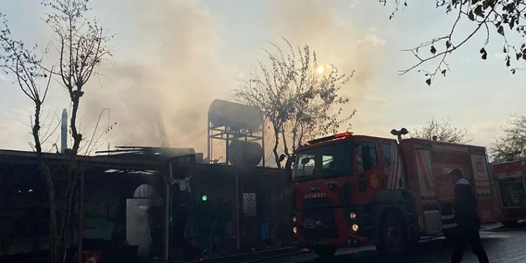 Diyarbakır’da bir kafe alevlere böyle teslim oldu