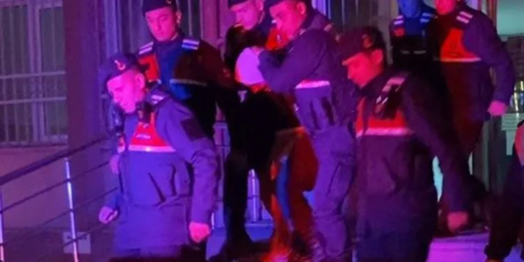 Tartıştığı kişiyi bıçaklayarak öldüren şüpheli tutuklandı