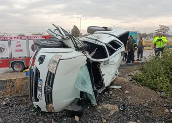Elazığ’da otomobil takla attı: 2 yaralı