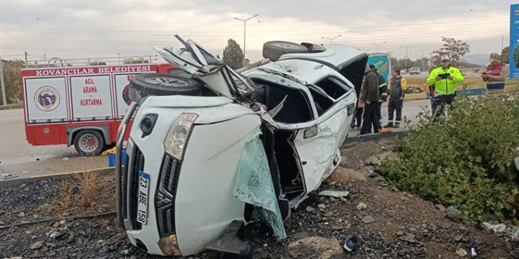 Elazığ’da otomobil takla attı: 2 yaralı