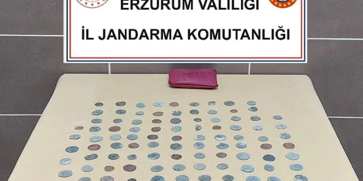 Bizans dönemine ait 104 adet sikke ele geçirildi