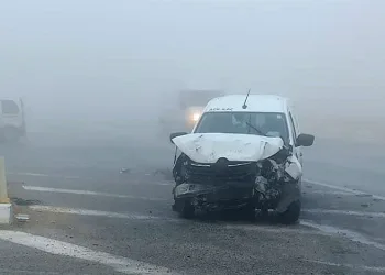 Konya’da hafif ticari araç servis aracına çarptı: 2 yaralı