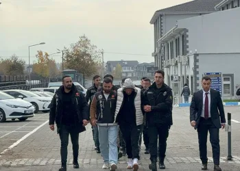 Uyuşturucu satıcıları adliyeye sevk edildi