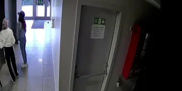 Girdikleri evlerden 1 milyon 280 bin lira çaldılar