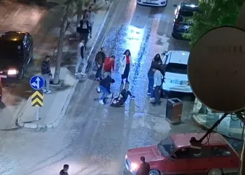 Kızların kavgasını erkekler ayıramadı