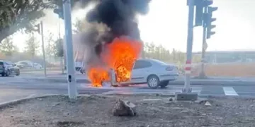 Diyarbakır’da seyir halindeki otomobil alev topuna döndü