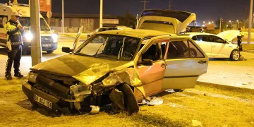 Aksaray’da 2 otomobil çarpıştı: 2’si çocuk 7 yaralı