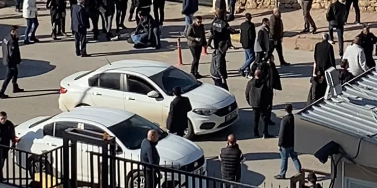 Elazığ Adliyesi önünde kavga: 3 yaralı