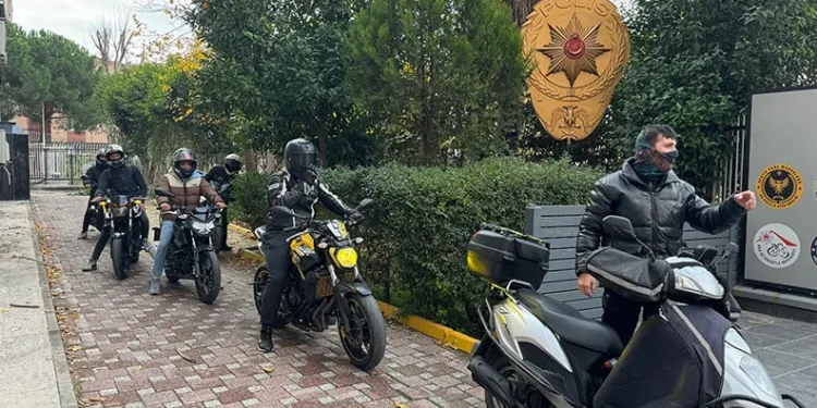 Motosikletlere dadanan 7 kişilik çete çökertildi