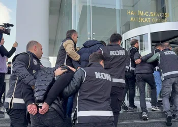İşletmeleri haraca bağlamaya çalışan 7 kişi hakim karşısında