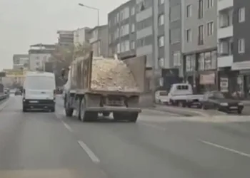 Moloz yüklü tehlike saçan kamyon sürücüsüne ceza yağdı
