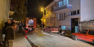 Yaşlı adam yanmaktan son anda kurtarıldı