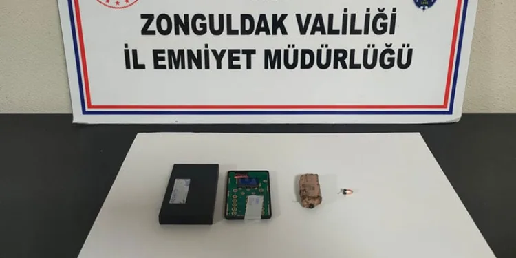 Ehliyet sınavında kurdukları düzenek “pes” dedirtti