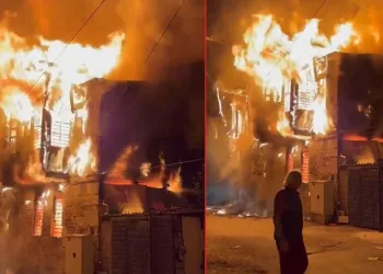 Adana’da kullanılmayan iki katlı evde yangın çıktı