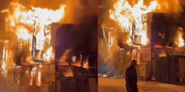 Adana’da kullanılmayan iki katlı evde yangın çıktı
